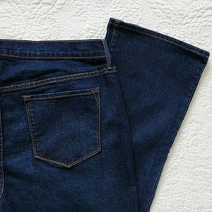 Old Navy dark rinse bootcut in 18 Short